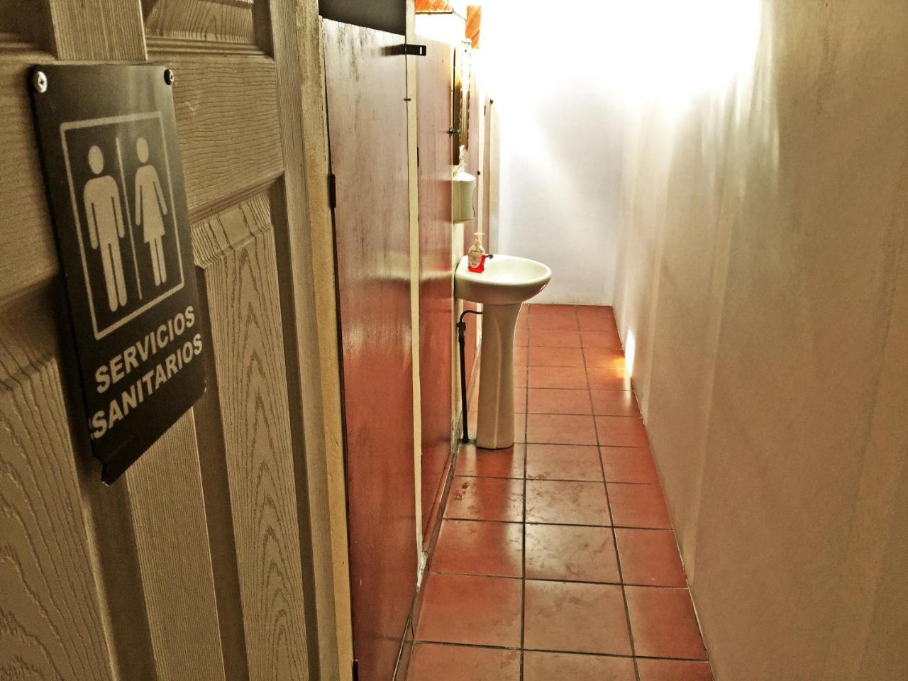 Hostel Trotamundos Alajuela Esterno foto