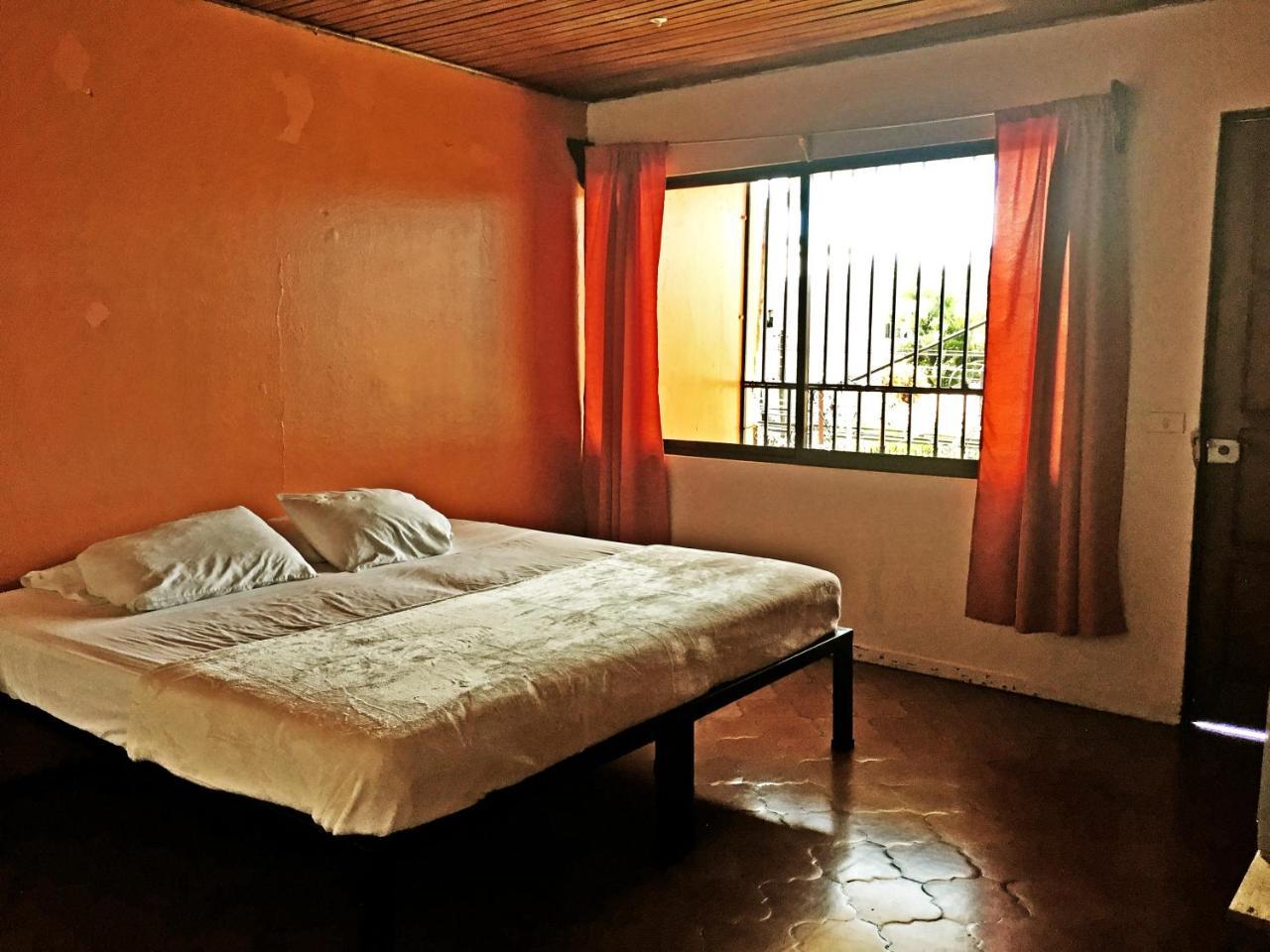 Hostel Trotamundos Alajuela Esterno foto