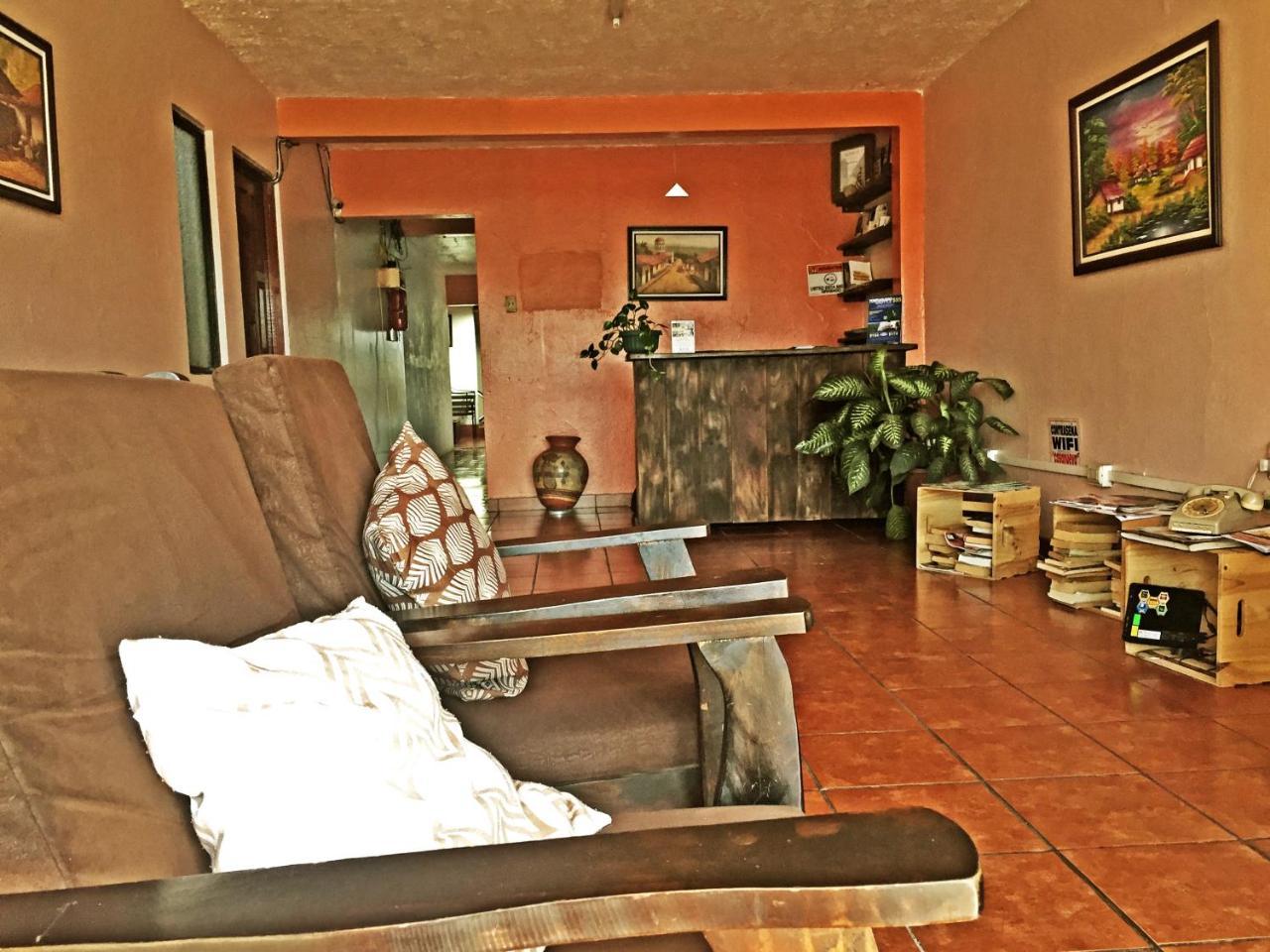 Hostel Trotamundos Alajuela Esterno foto